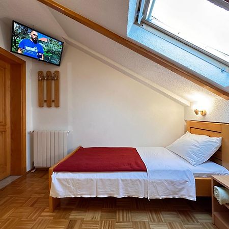 Hotel Apartman Miramare Otočac Esterno foto