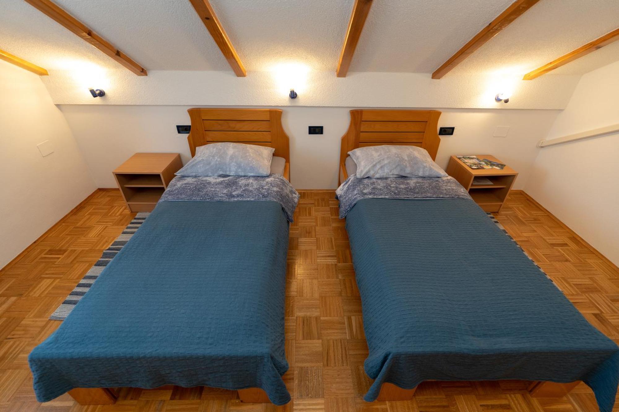 Hotel Apartman Miramare Otočac Esterno foto