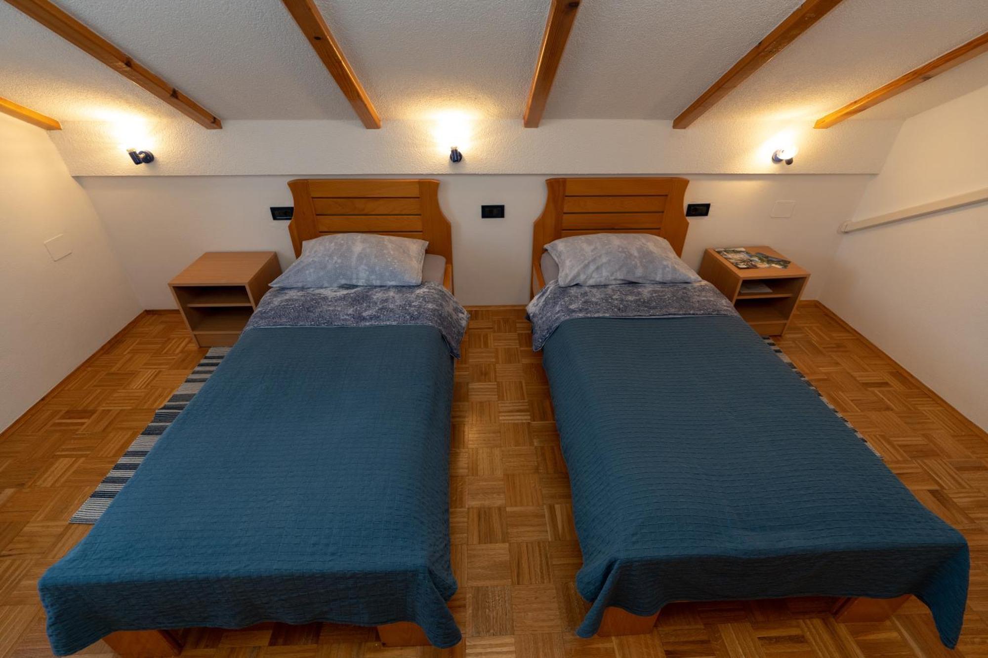 Hotel Apartman Miramare Otočac Esterno foto