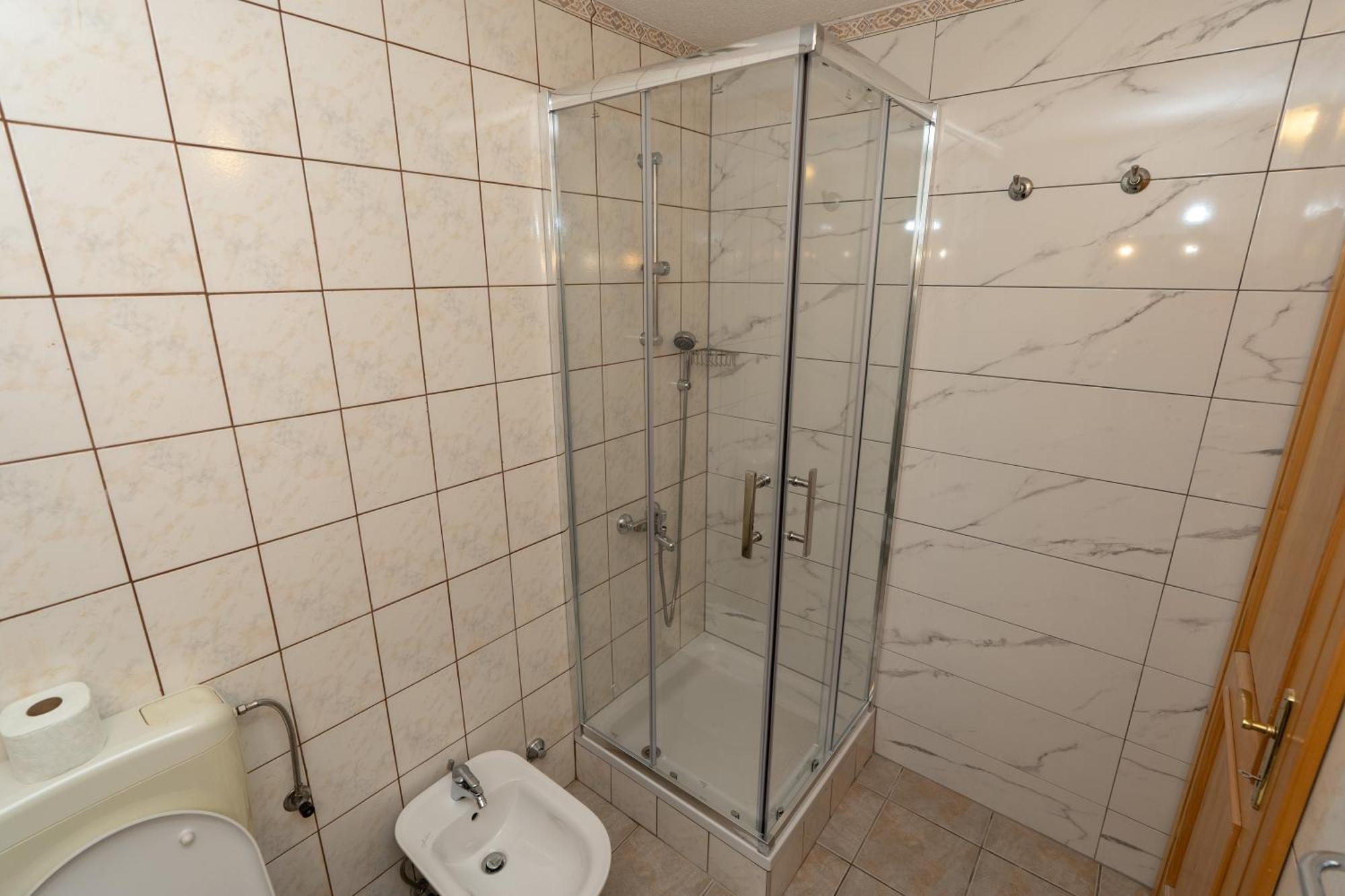 Hotel Apartman Miramare Otočac Esterno foto