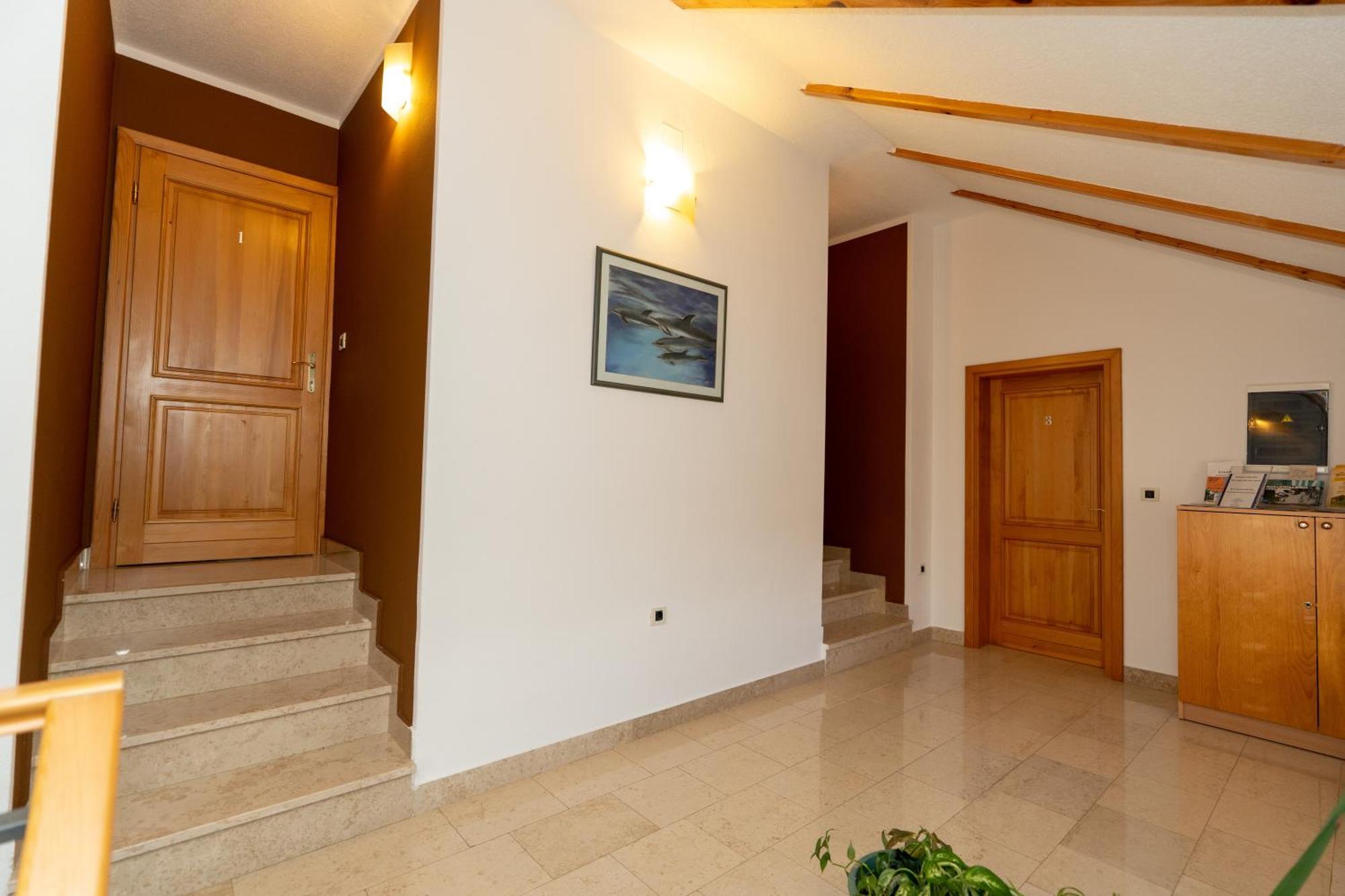 Hotel Apartman Miramare Otočac Esterno foto