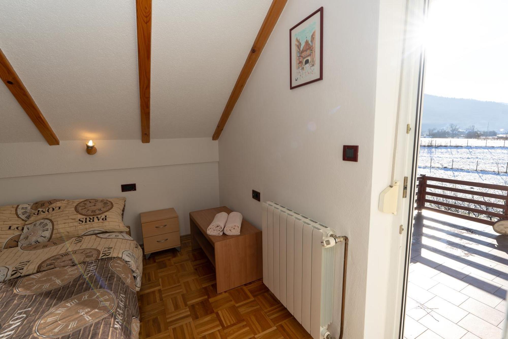 Hotel Apartman Miramare Otočac Esterno foto