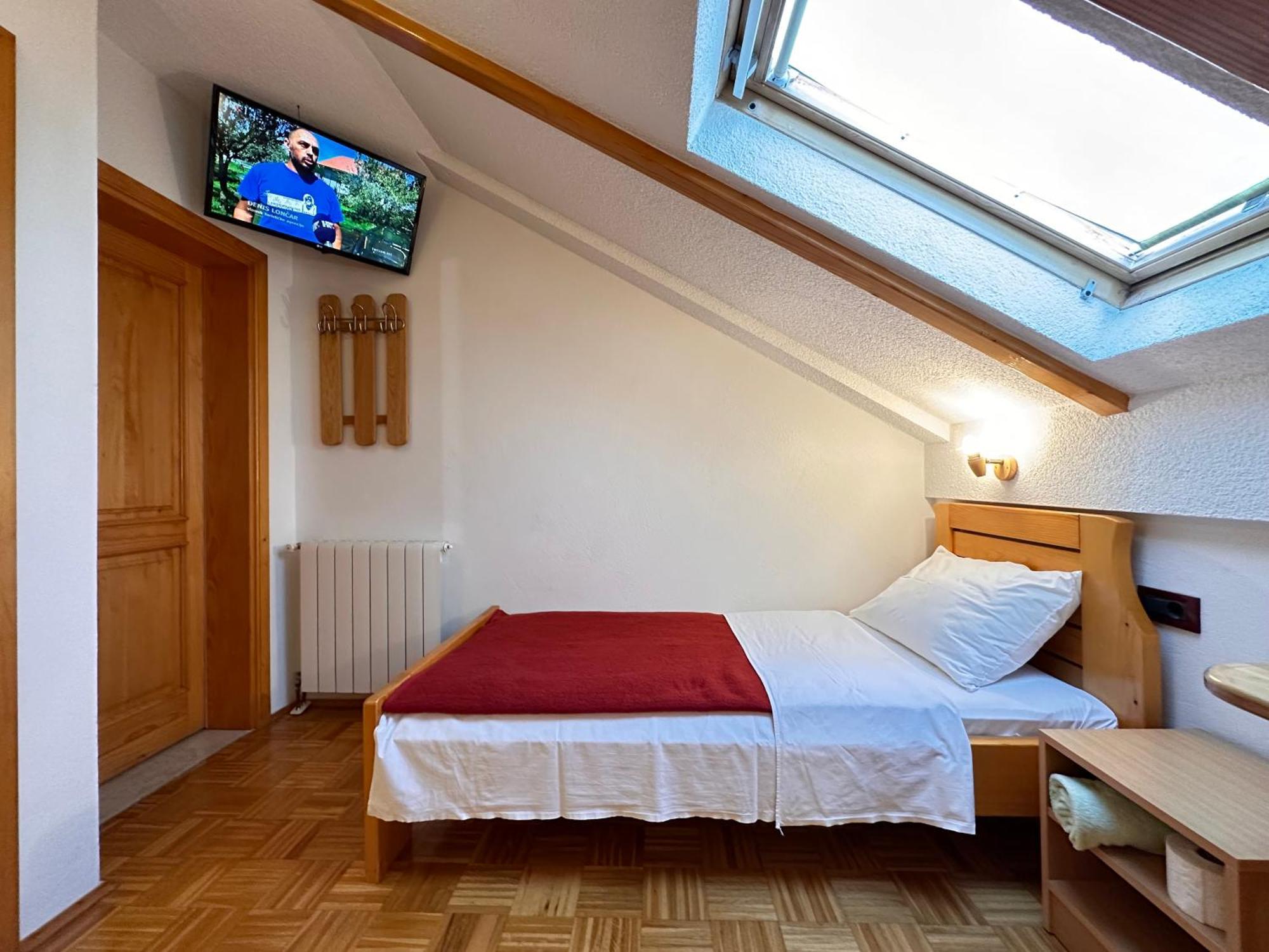 Hotel Apartman Miramare Otočac Esterno foto