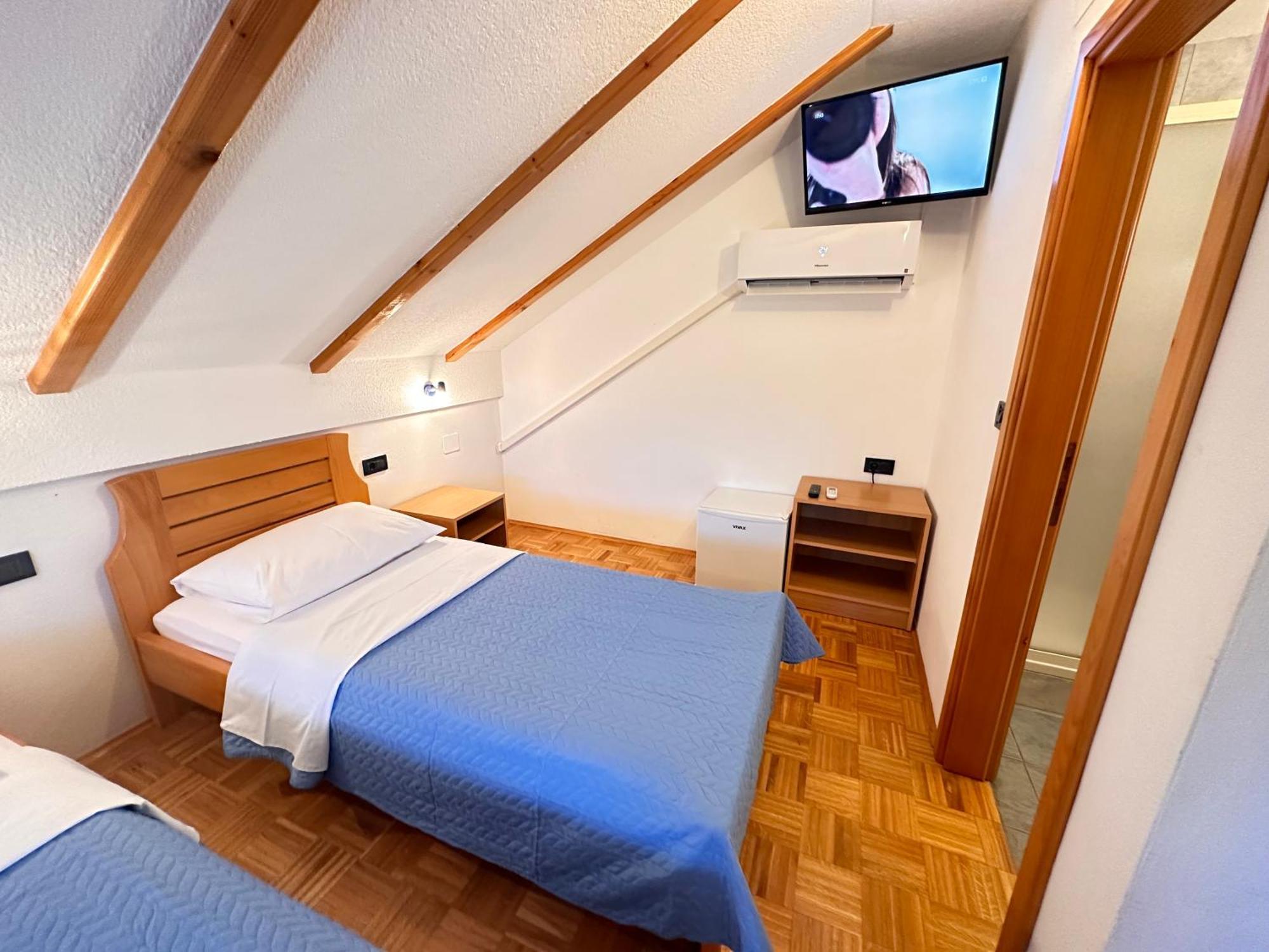 Hotel Apartman Miramare Otočac Esterno foto