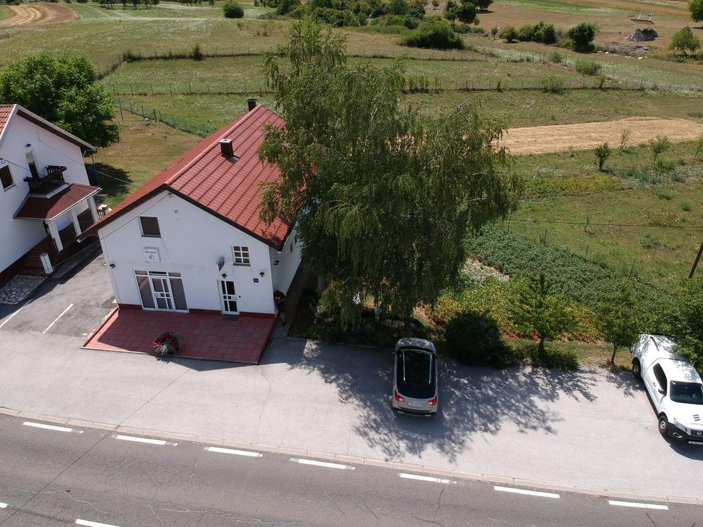 Hotel Apartman Miramare Otočac Esterno foto