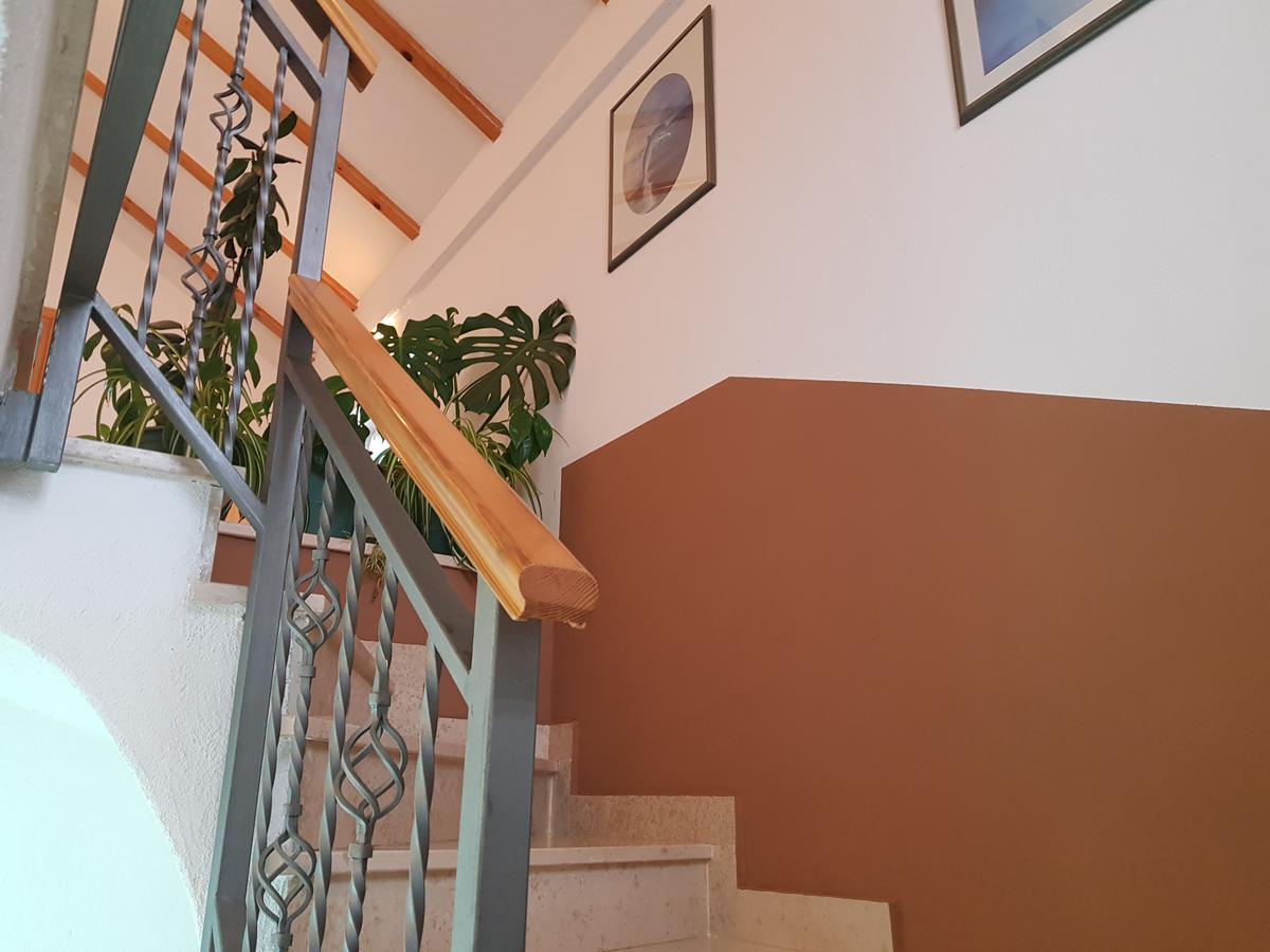 Hotel Apartman Miramare Otočac Esterno foto