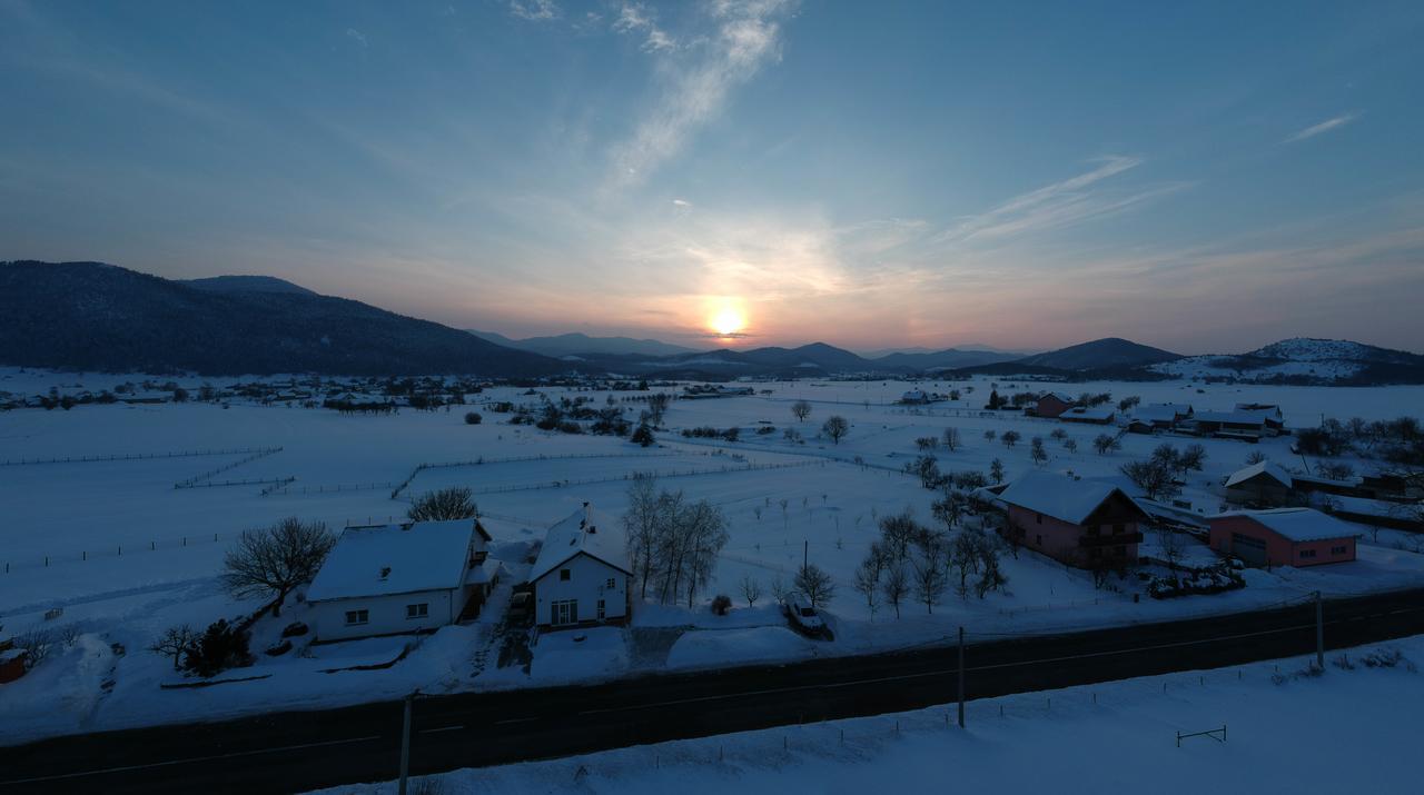 Hotel Apartman Miramare Otočac Esterno foto