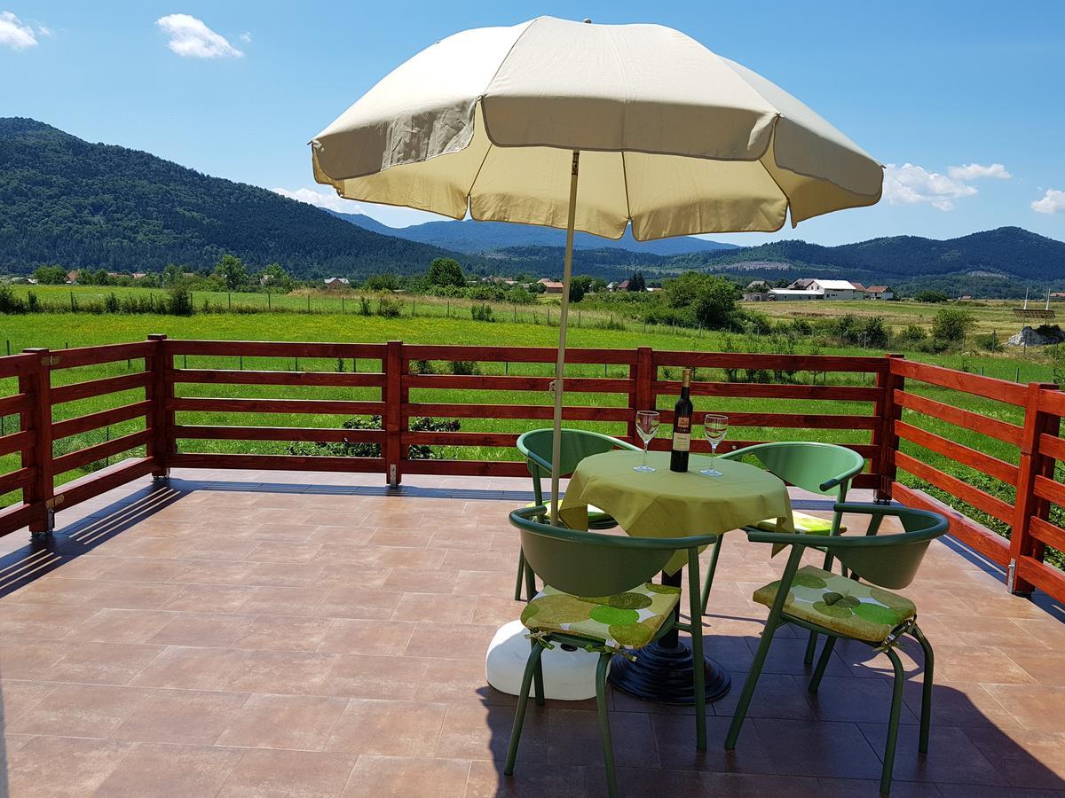 Hotel Apartman Miramare Otočac Esterno foto