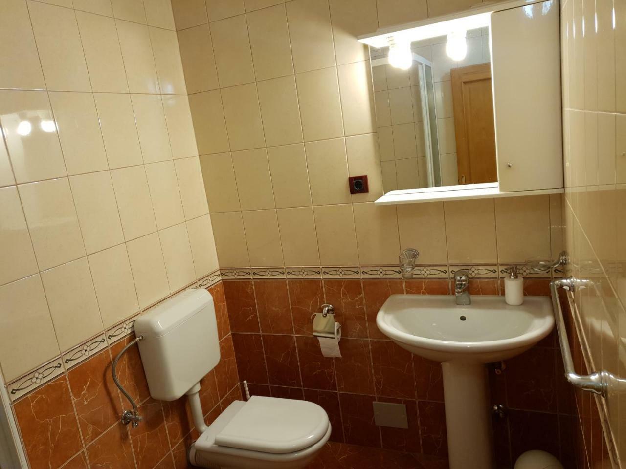 Hotel Apartman Miramare Otočac Esterno foto